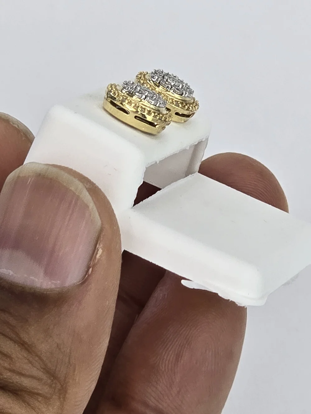 Real Diamond 10k Gold Round Stud Earring